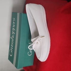 NWT 6.5 Grasshoppers Wayfarer White Canvas Loafer
